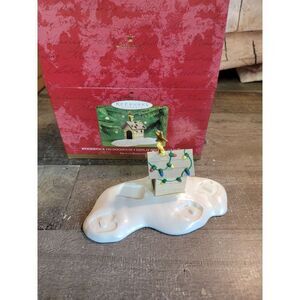 Hallmark Woodstock on doghouse display Snoopy 2000  Xmas decor
